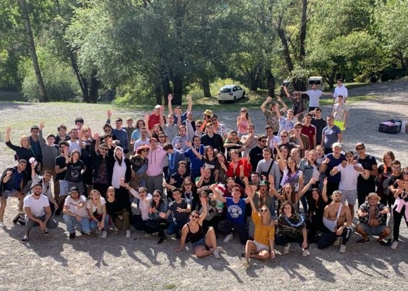 Un groupe d’étudiants dans le parc