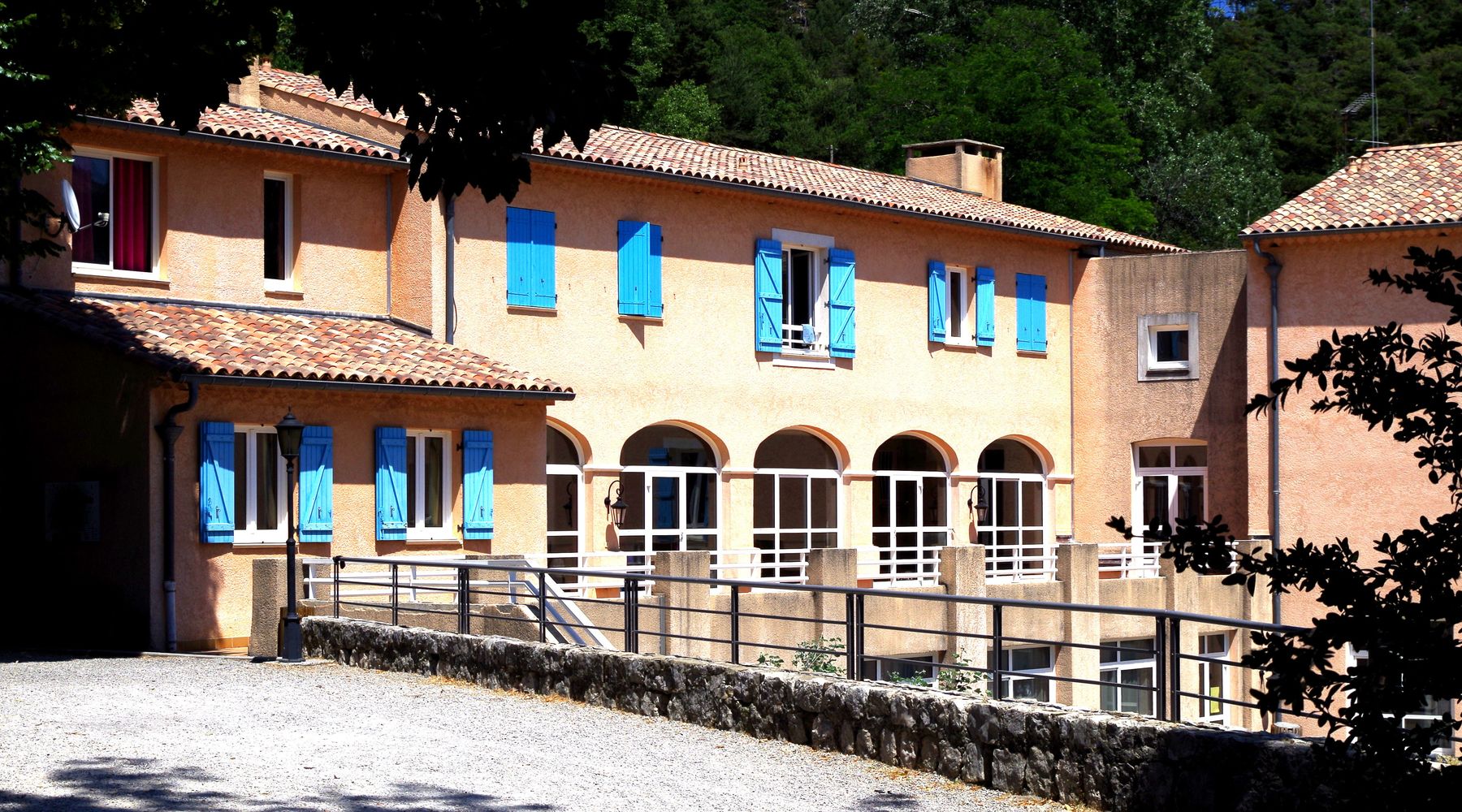 Le domaine vu depuis le parc