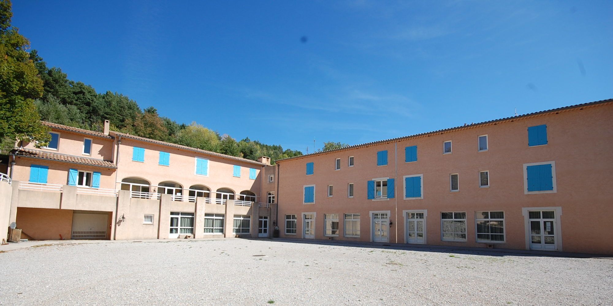 Les bâtiments et le parc du domaine